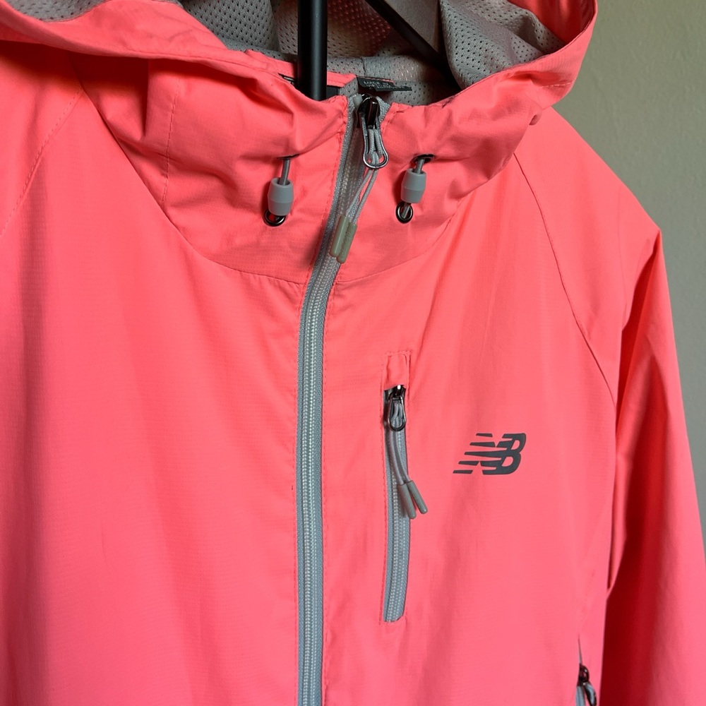 New Balance Hooded Windbreaker/Rain jacket - Picture 3 of 7
